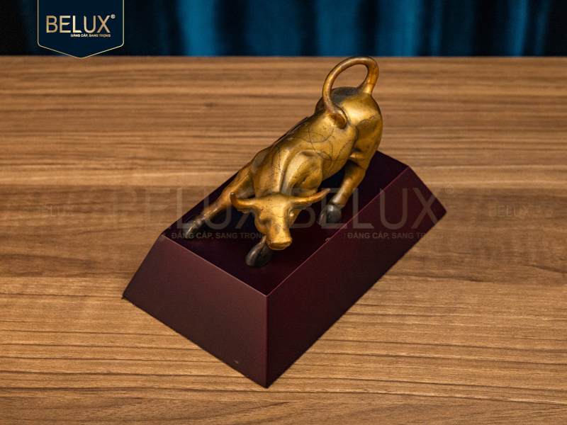 Tượng trâu bằng đồng decor dài 16cm